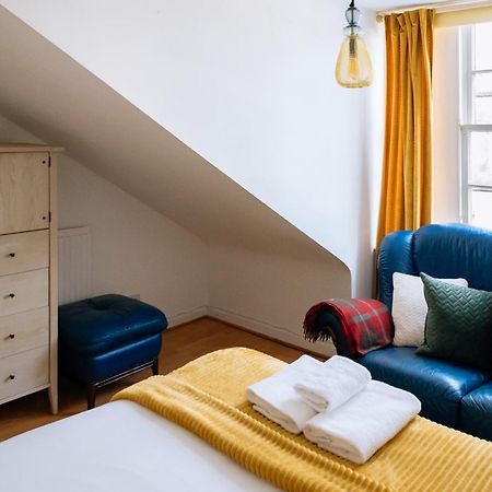 Charming 3 Bedroom Apartment In The Heart Of Vibrant Old Town Edinburgh Exterior photo