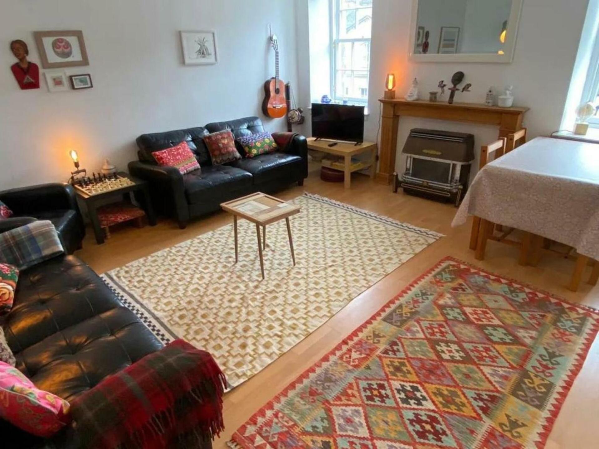 Charming 3 Bedroom Apartment In The Heart Of Vibrant Old Town Edinburgh Exterior photo