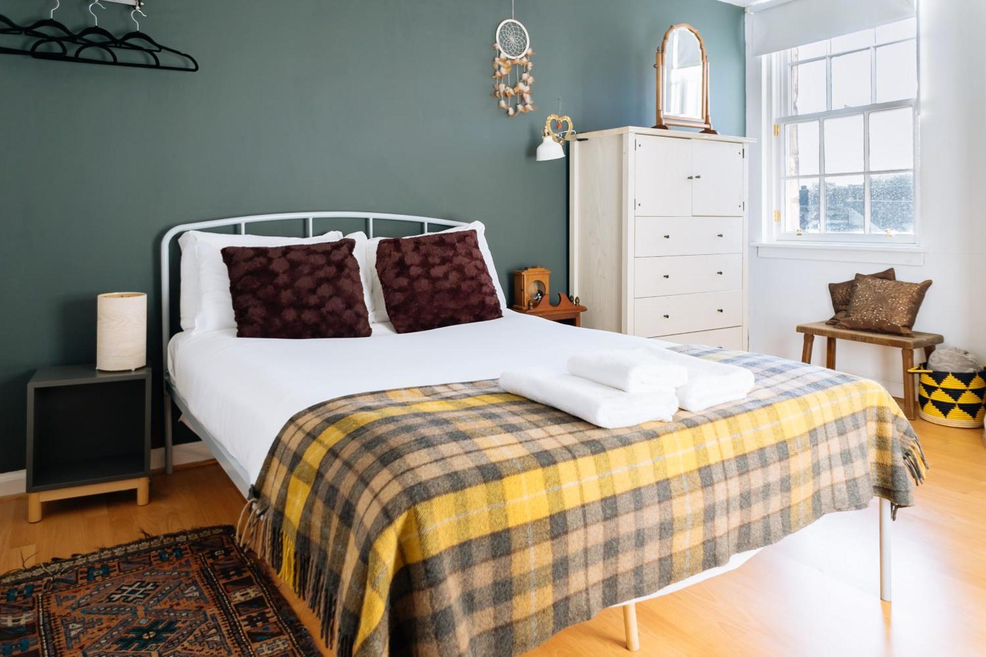 Charming 3 Bedroom Apartment In The Heart Of Vibrant Old Town Edinburgh Exterior photo